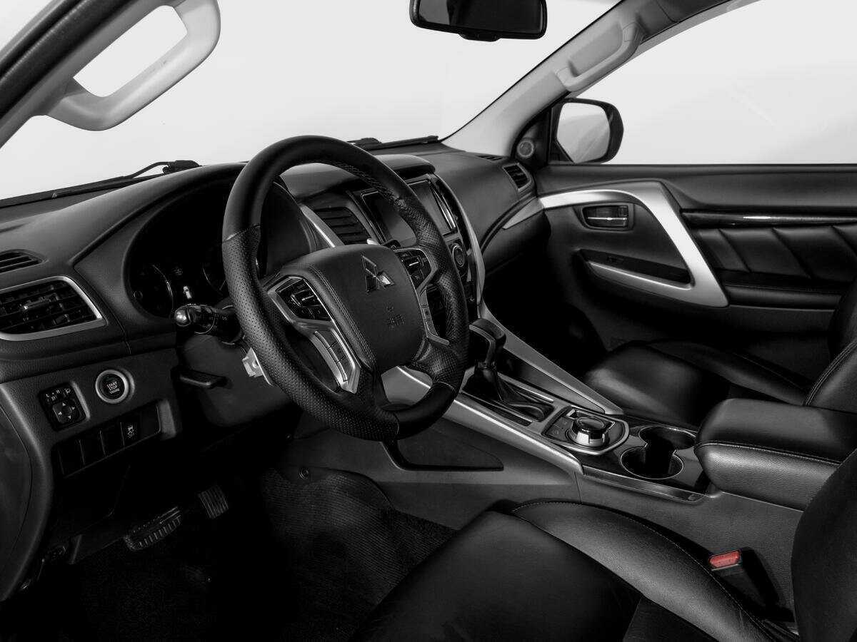 Mitsubishi Pajero Sport с пробегом — 2018 год. Фото: #15