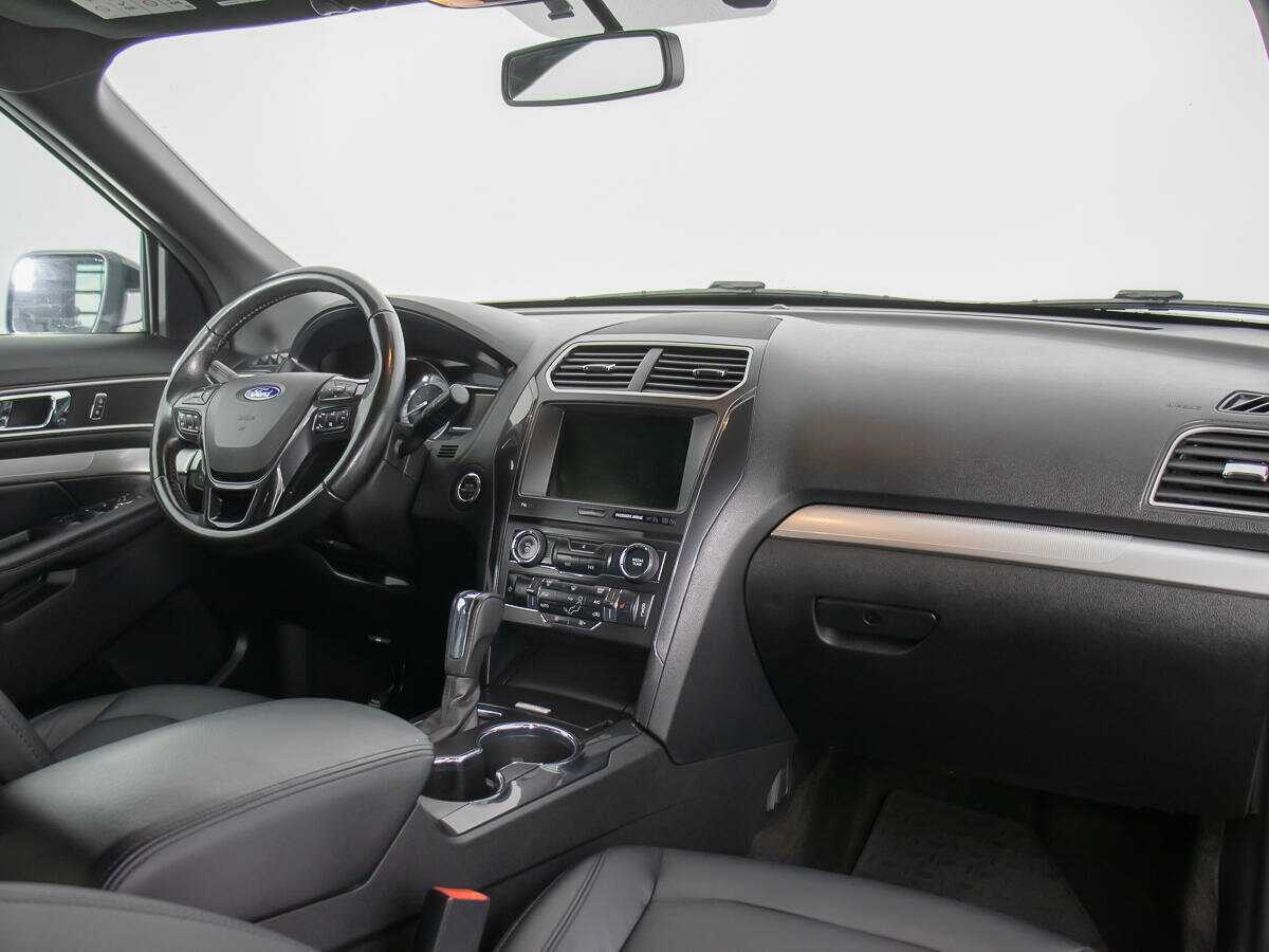 Ford Explorer с пробегом — 2017 год. Фото: #9