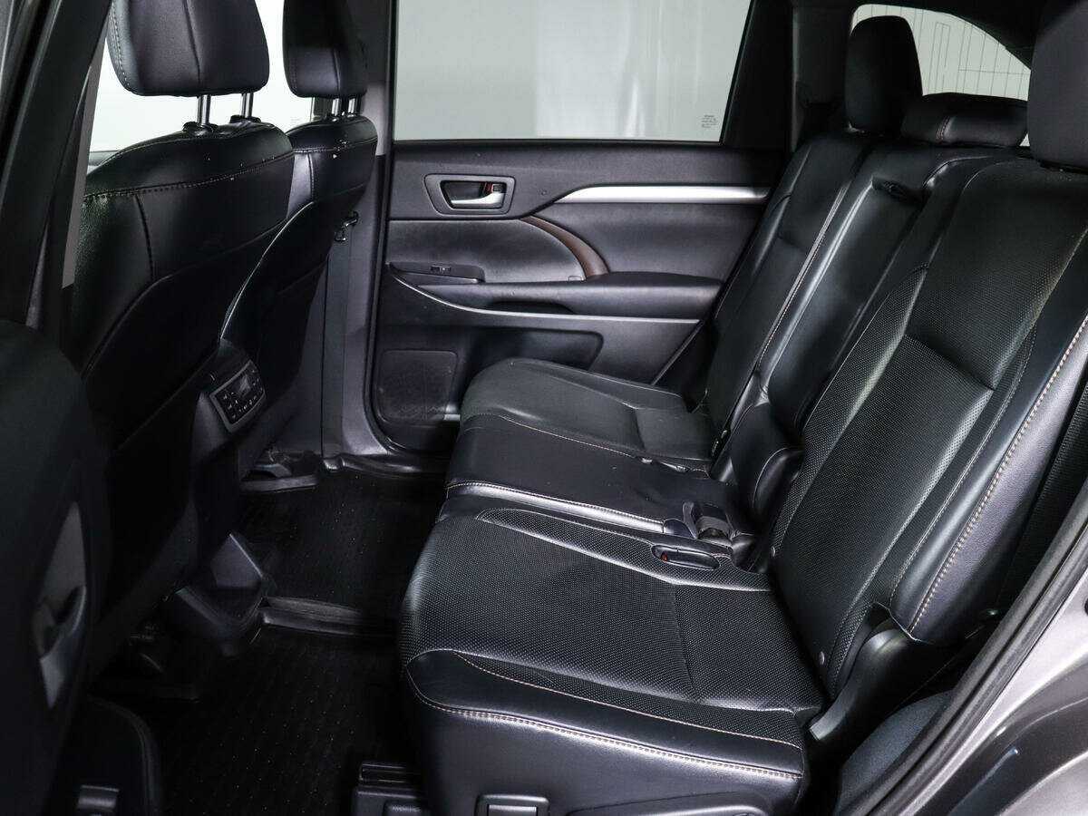 Toyota Highlander с пробегом — 2014 год. Фото: #7
