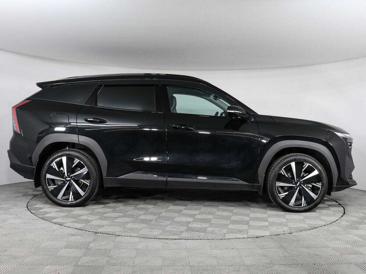 Geely Atlas с пробегом — 2024 год. Фото: #3