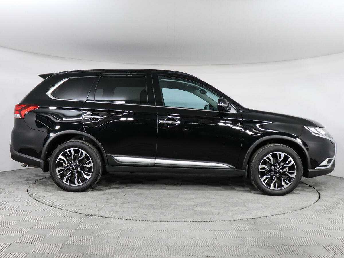 Mitsubishi Outlander с пробегом — 2022 год. Фото: #3
