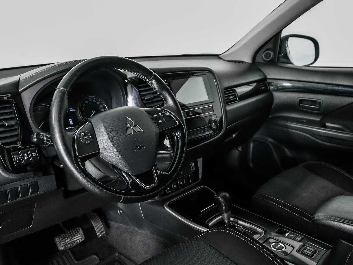 Mitsubishi Outlander с пробегом — 2018 год. Фото: #8