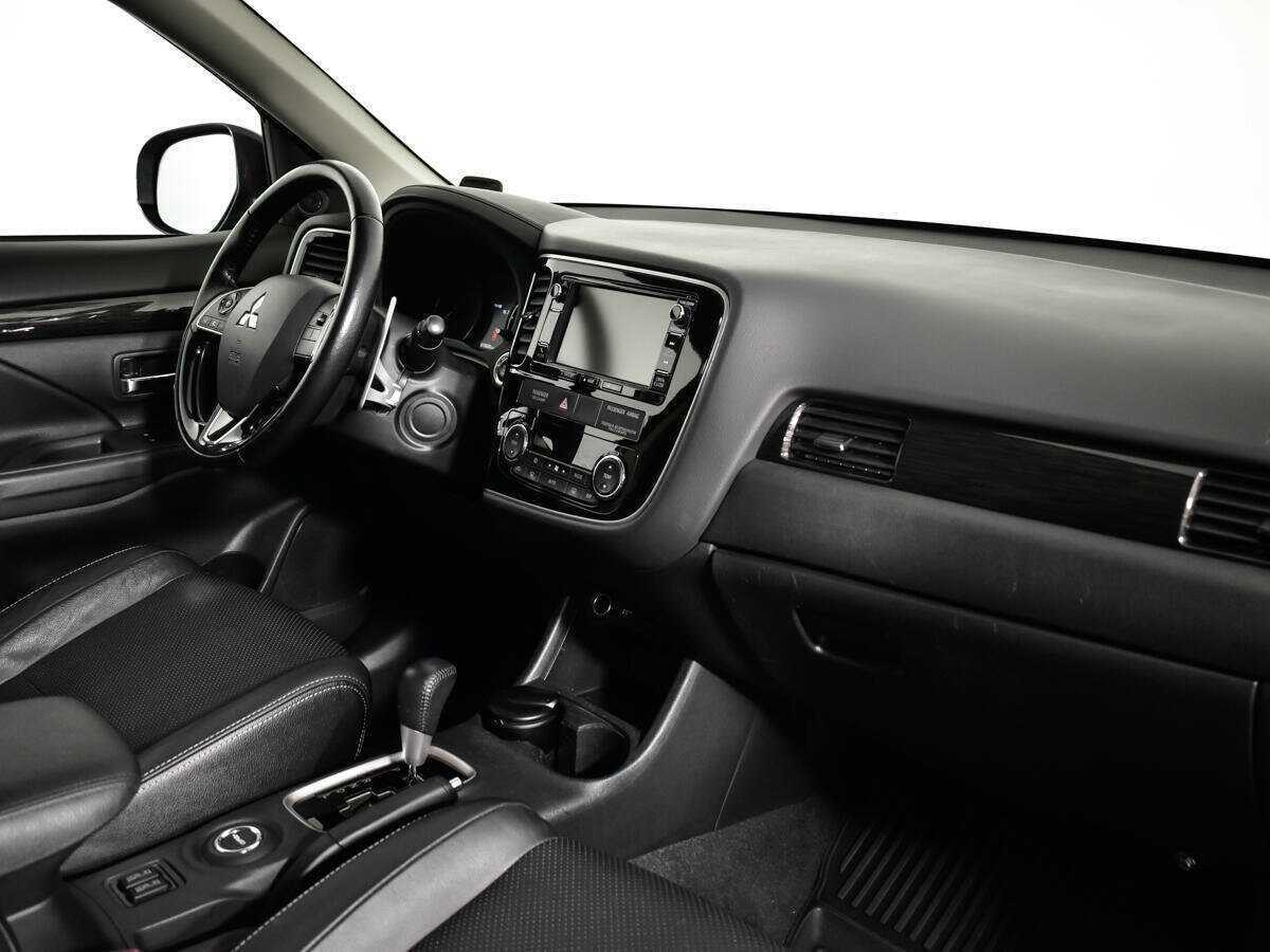 Mitsubishi Outlander с пробегом — 2016 год. Фото: #7