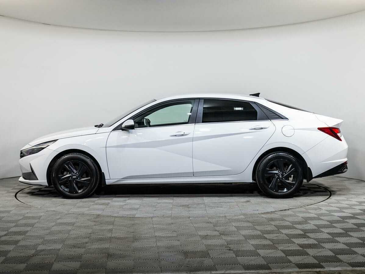 Hyundai Elantra с пробегом — 2021 год. Фото: #6