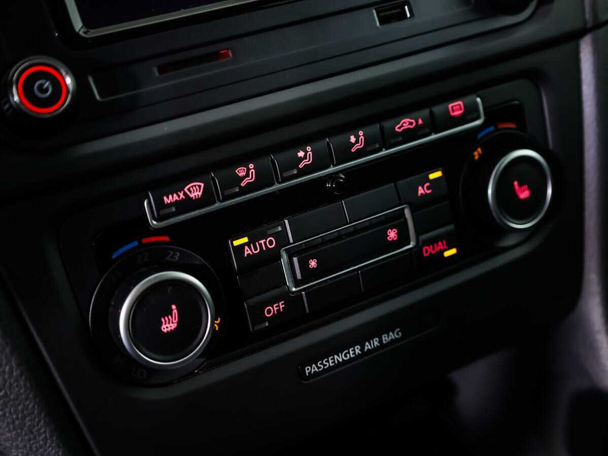 Volkswagen Golf с пробегом — 2012 год. Фото: #13