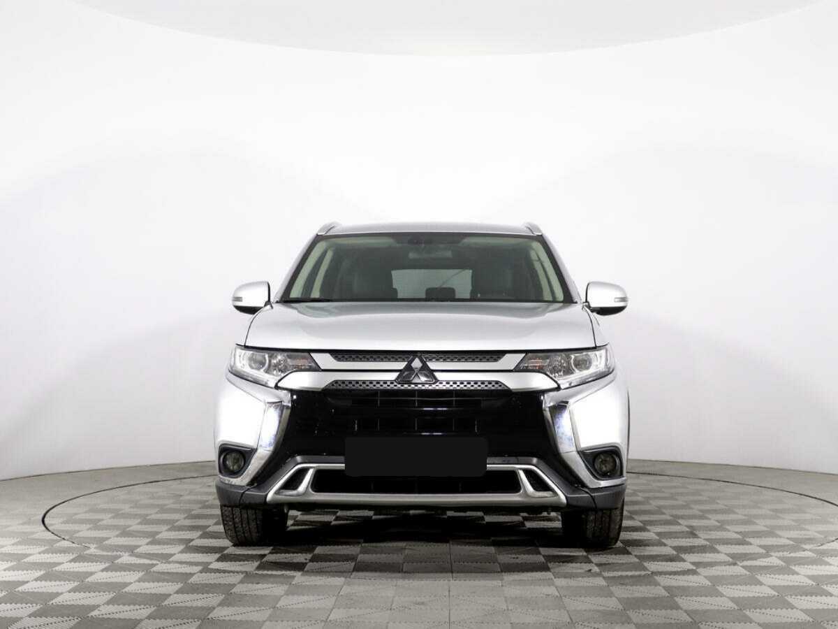 Mitsubishi Outlander с пробегом — 2019 год. Фото: #1