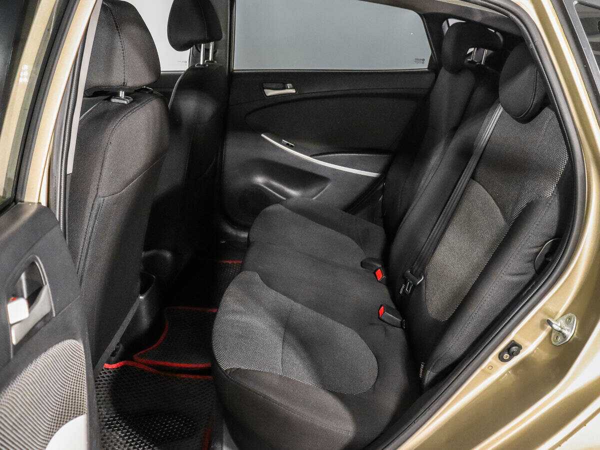 Hyundai Solaris с пробегом — 2013 год. Фото: #9