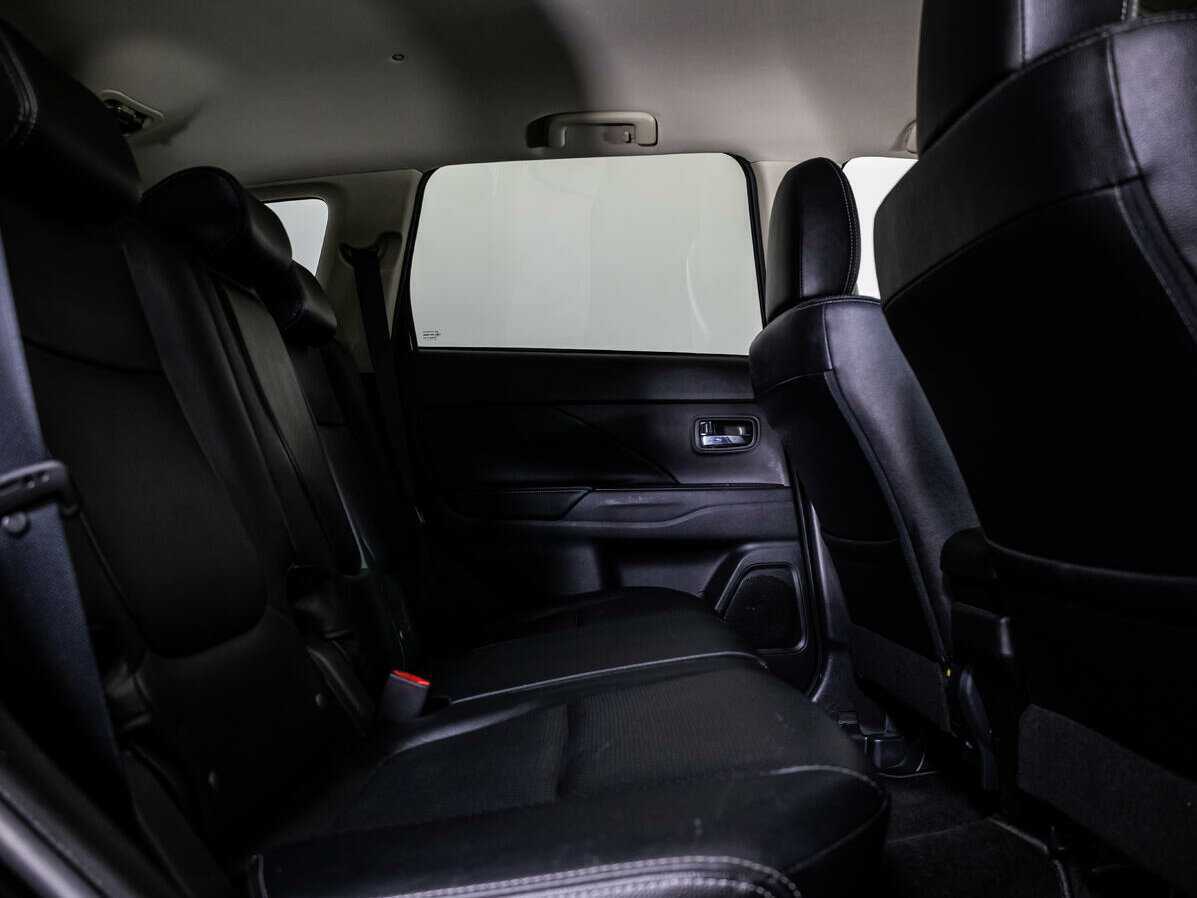 Mitsubishi Outlander с пробегом — 2017 год. Фото: #10