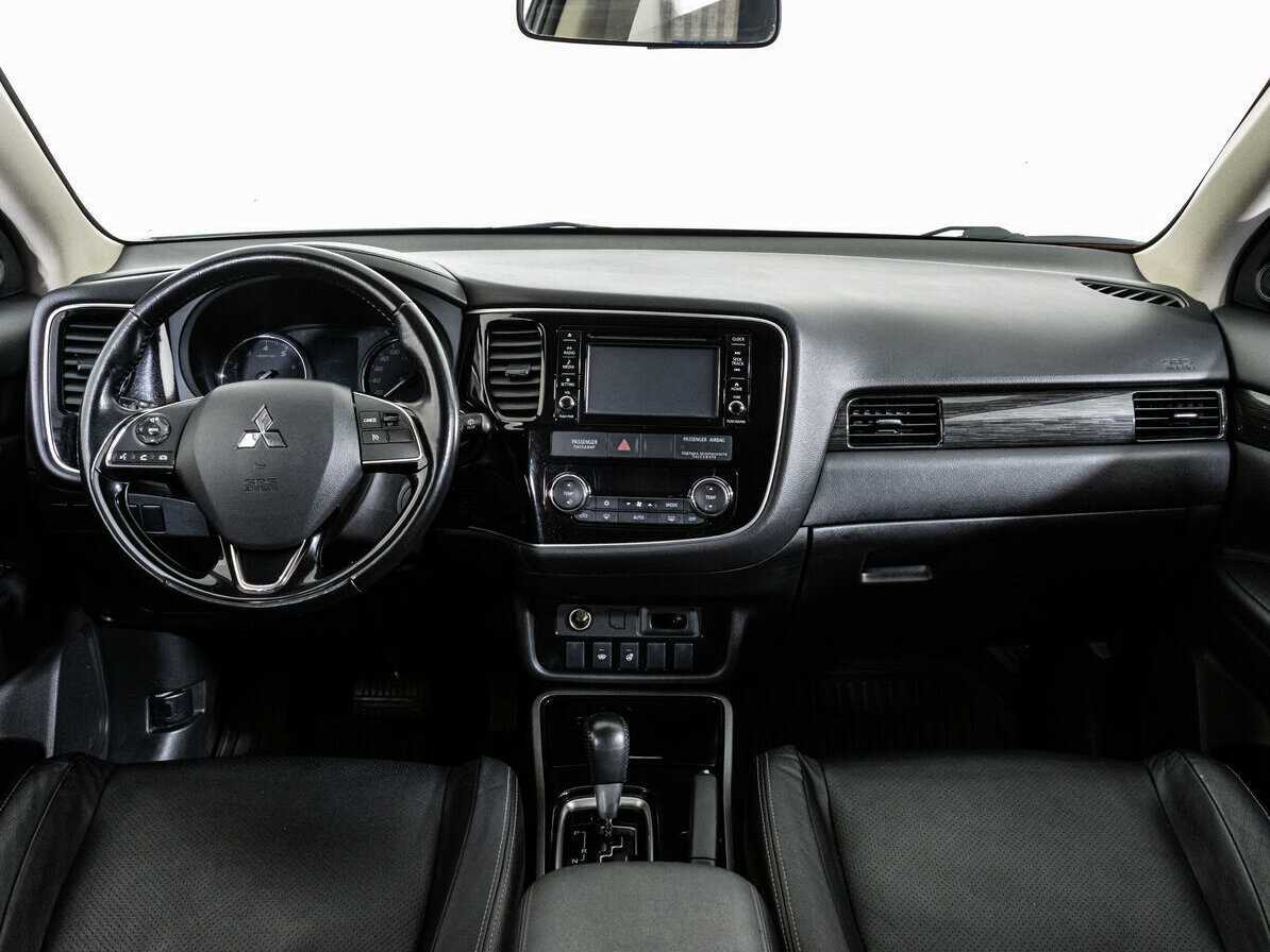 Mitsubishi Outlander с пробегом — 2017 год. Фото: #9