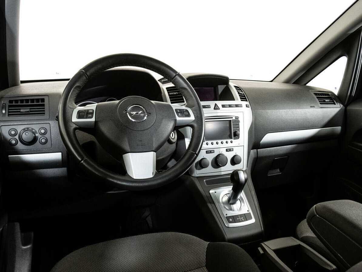 Opel Zafira с пробегом — 2012 год. Фото: #10