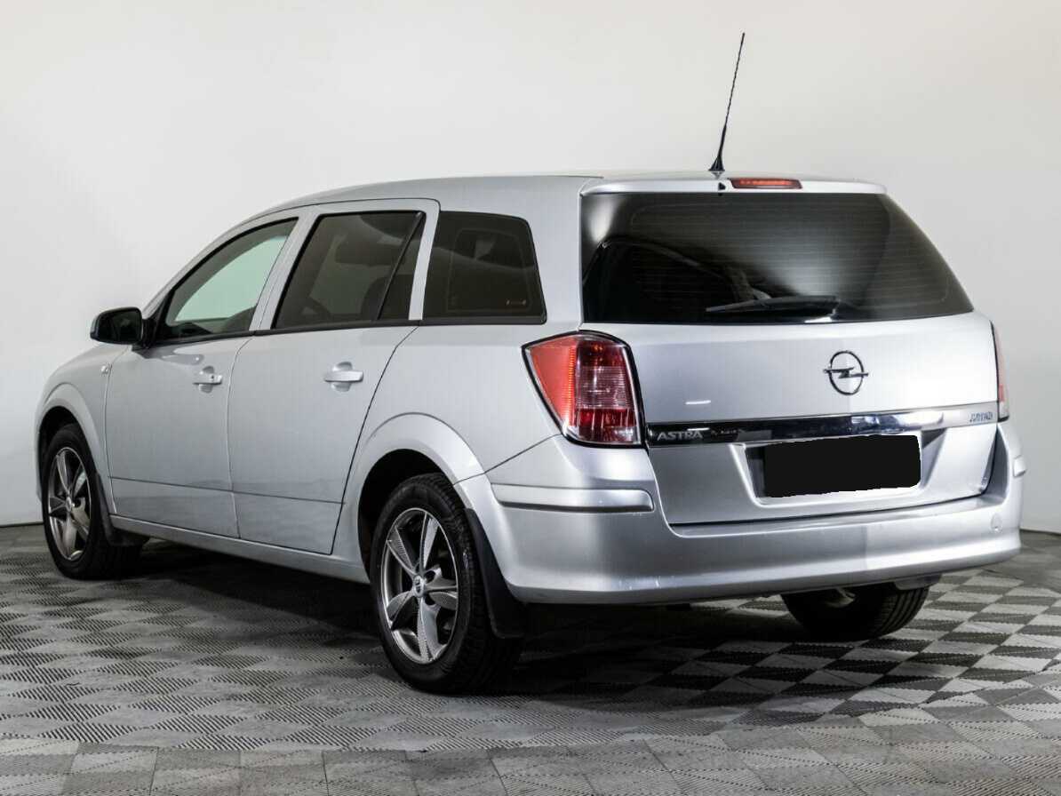 Opel Astra с пробегом — 2012 год. Фото: #6