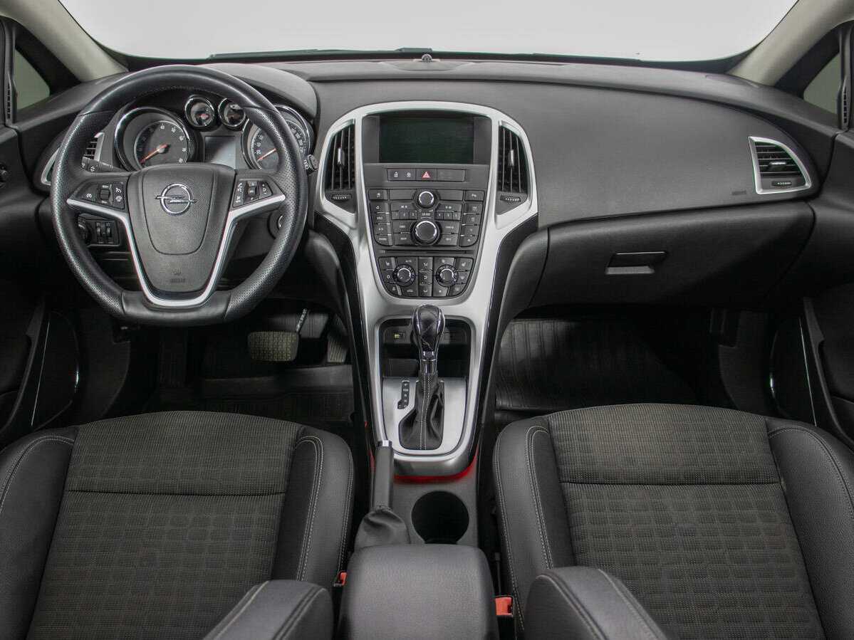 Opel Astra с пробегом — 2014 год. Фото: #12