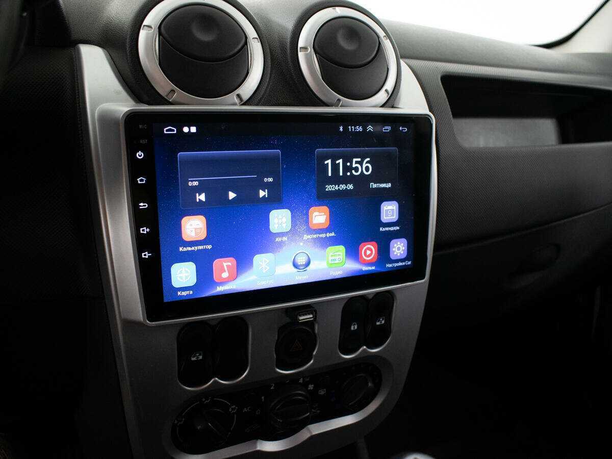 Renault Sandero с пробегом — 2013 год. Фото: #11