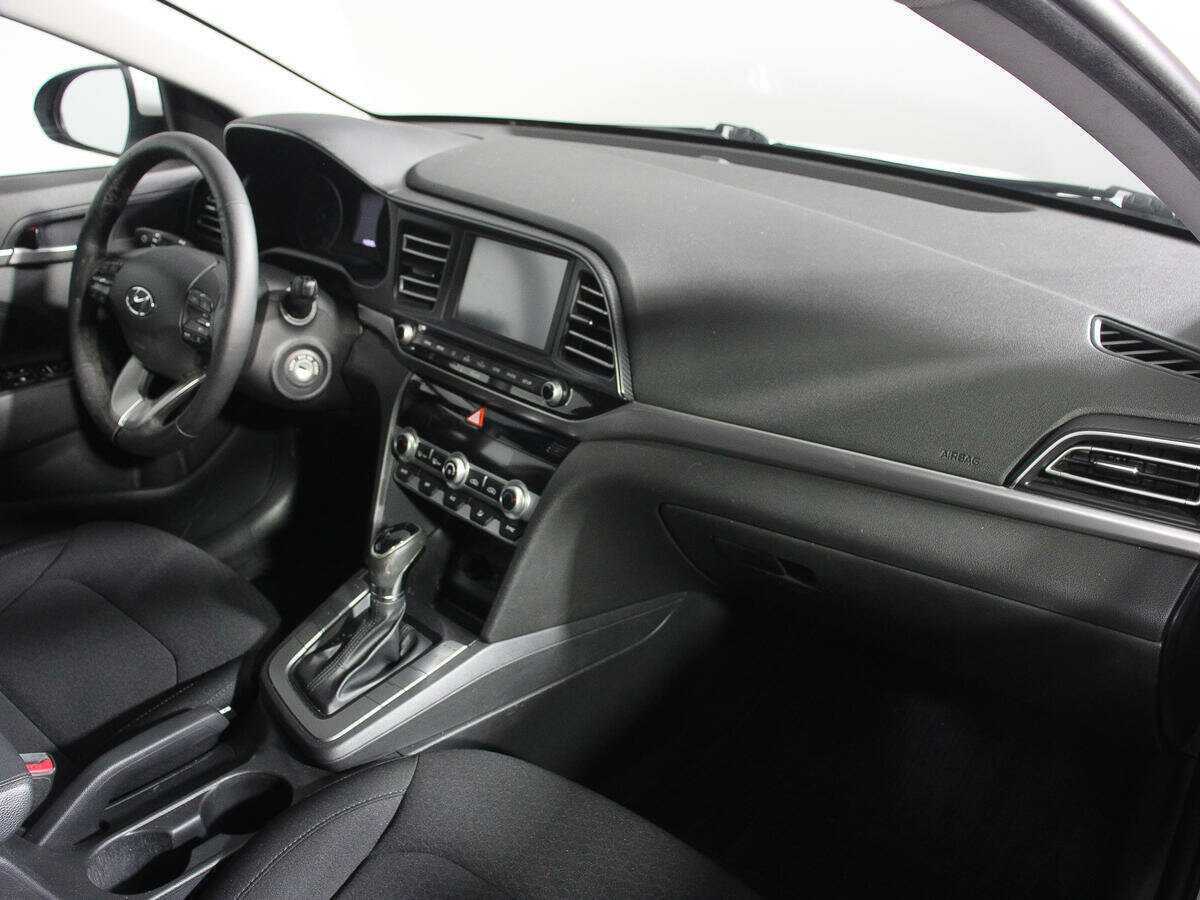 Hyundai Elantra с пробегом — 2020 год. Фото: #5