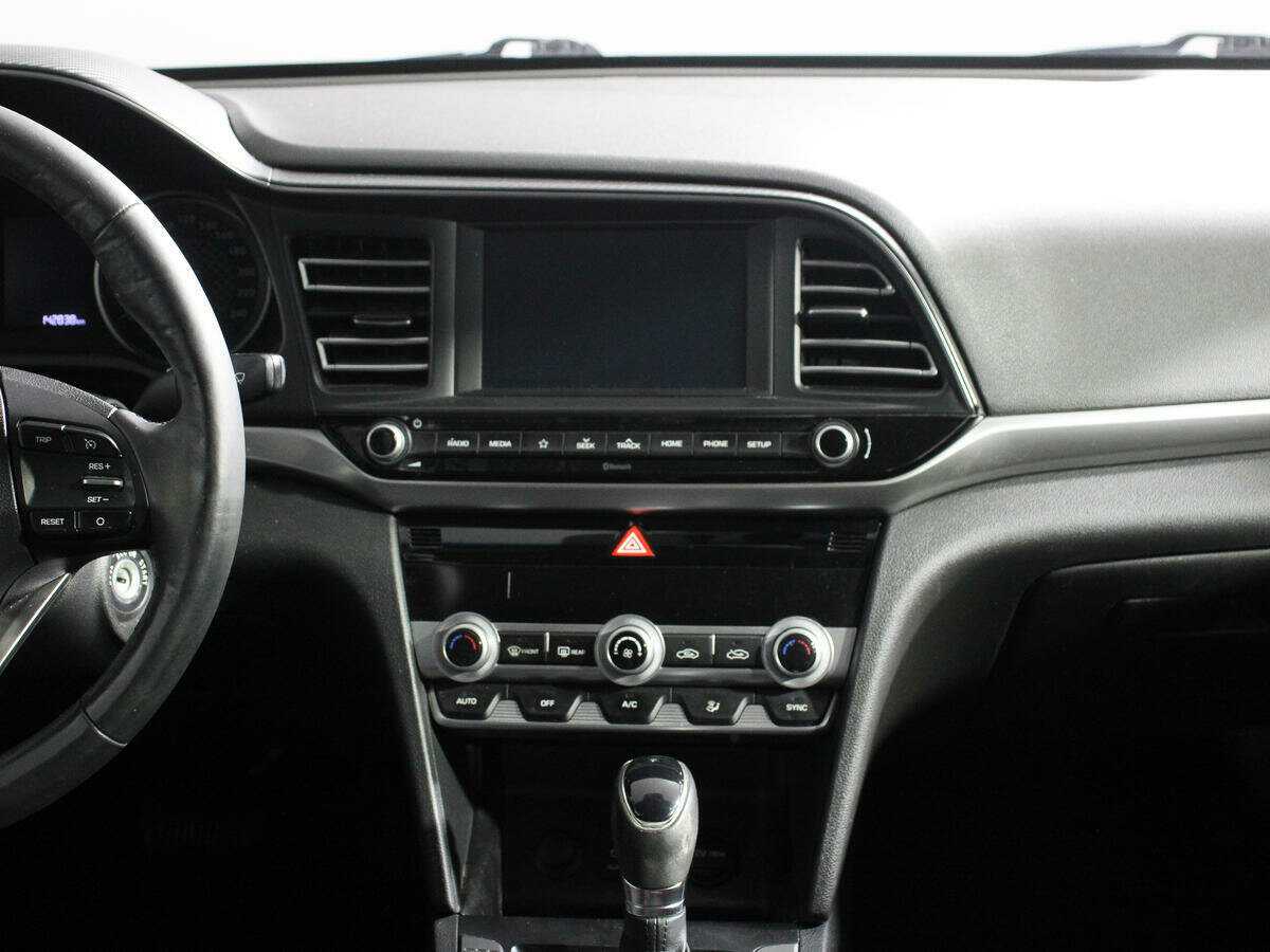 Hyundai Elantra с пробегом — 2020 год. Фото: #9
