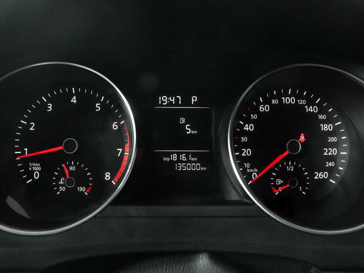 Volkswagen Jetta с пробегом — 2015 год. Фото: #8