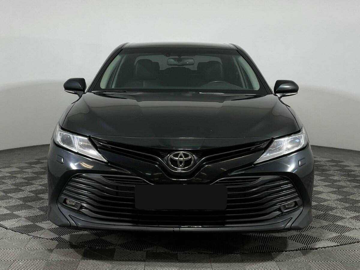 Toyota Camry с пробегом — 2019 год. Фото: #1