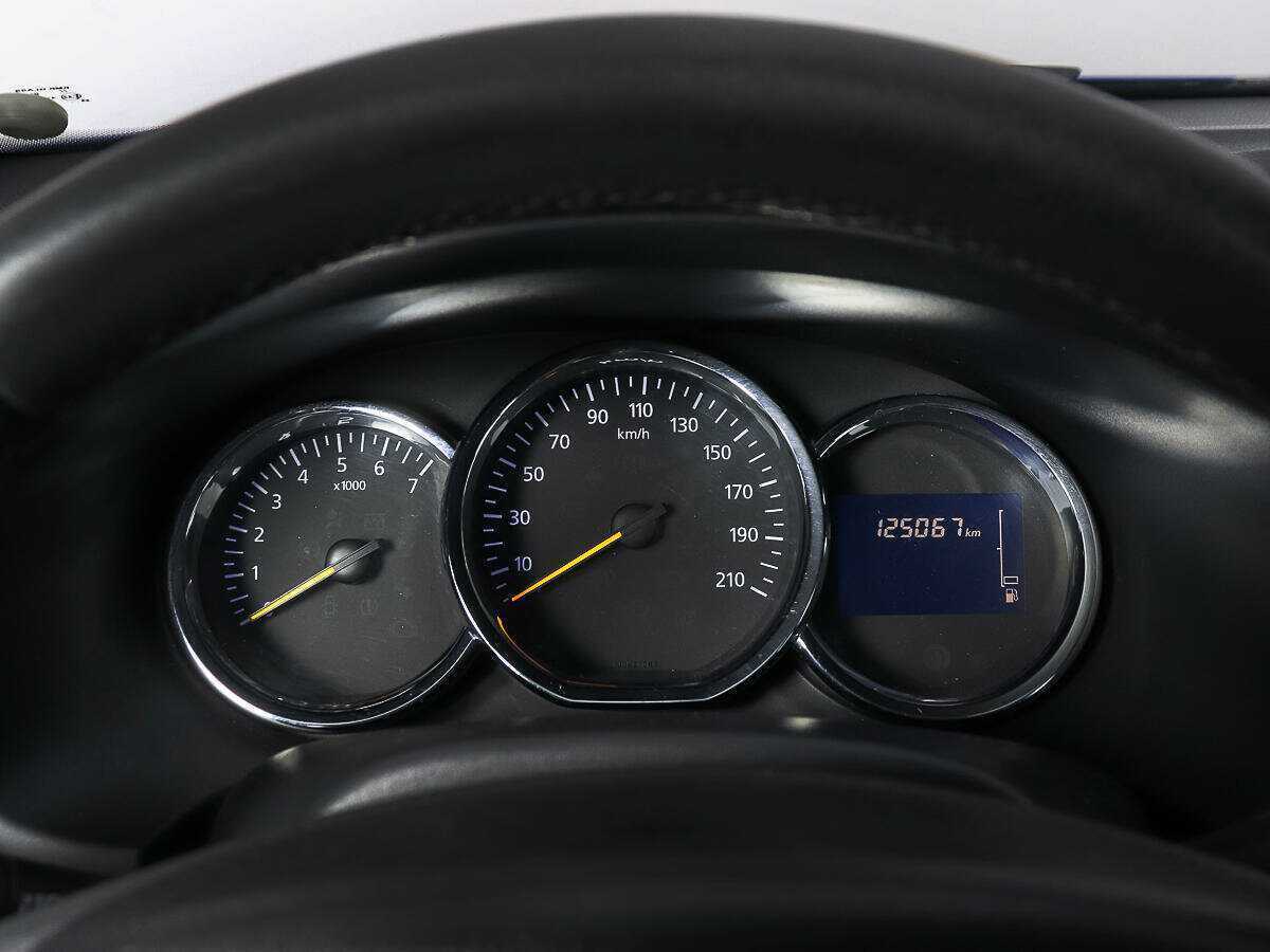 Renault Sandero с пробегом — 2016 год. Фото: #9