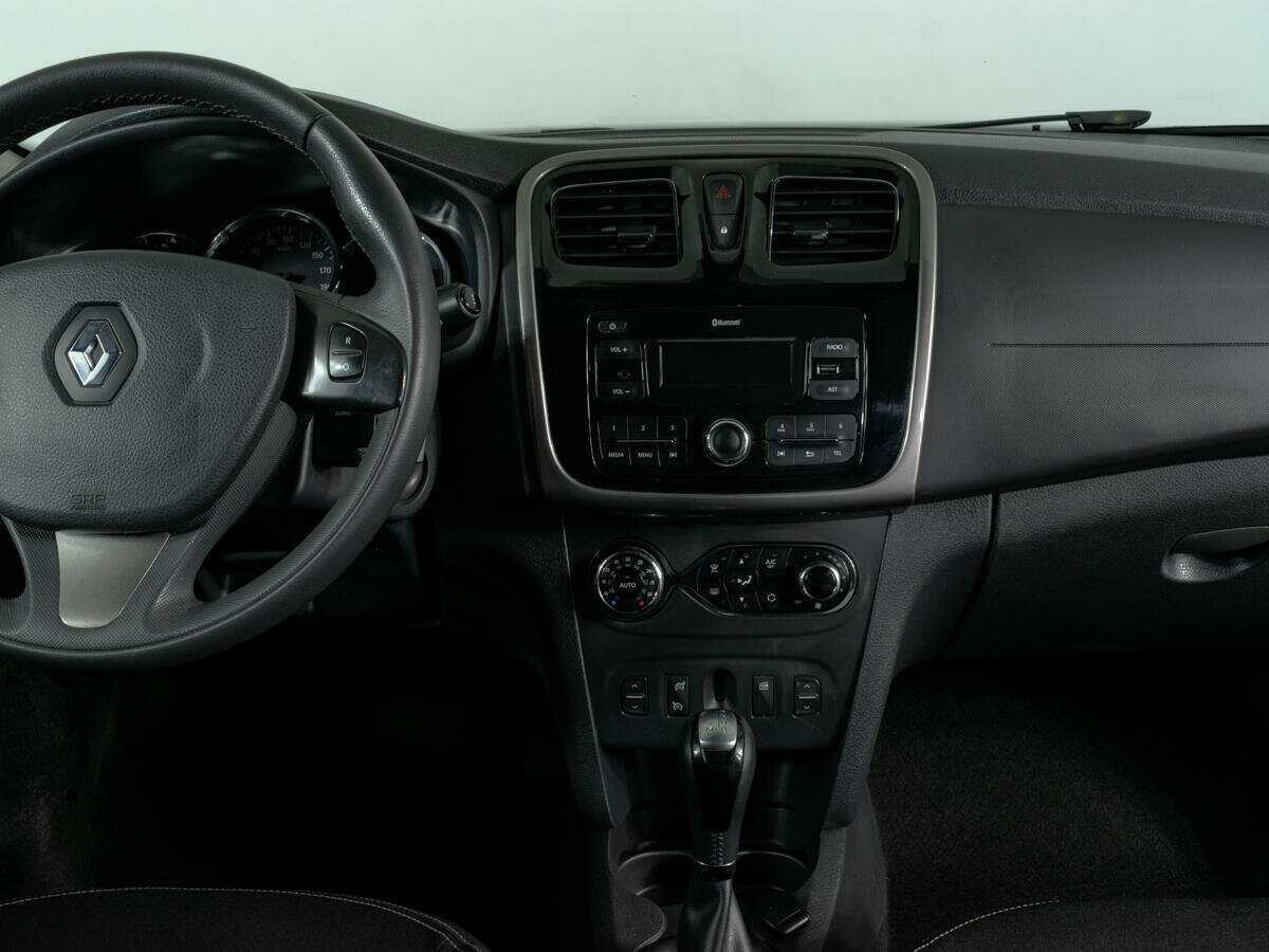 Renault Sandero с пробегом — 2017 год. Фото: #9