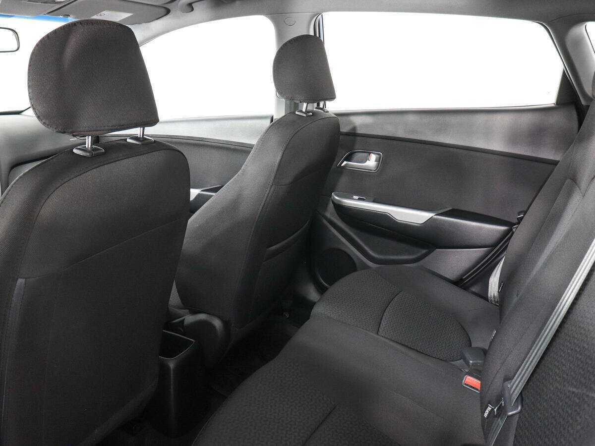 Kia Rio с пробегом — 2012 год. Фото: #11