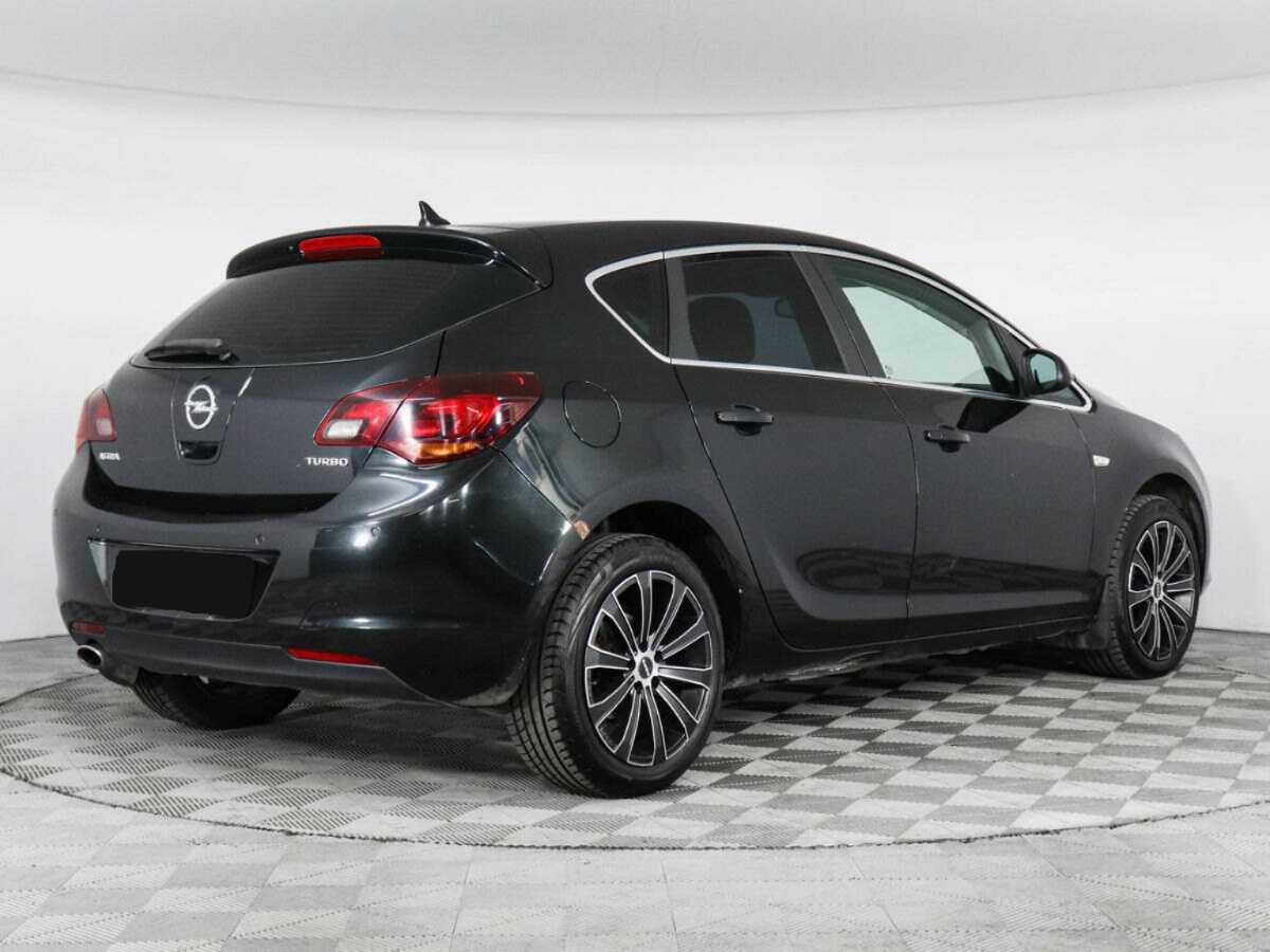 Opel Astra с пробегом — 2012 год. Фото: #4