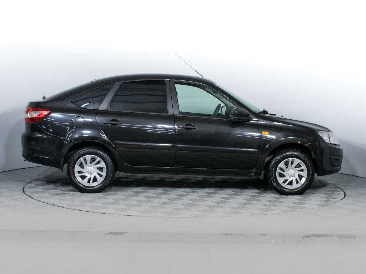 Lada (ВАЗ) Granta с пробегом — 2015 год. Фото: #3