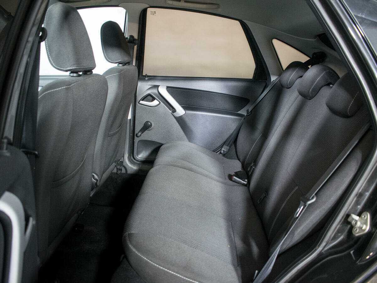 Lada (ВАЗ) Granta с пробегом — 2015 год. Фото: #9