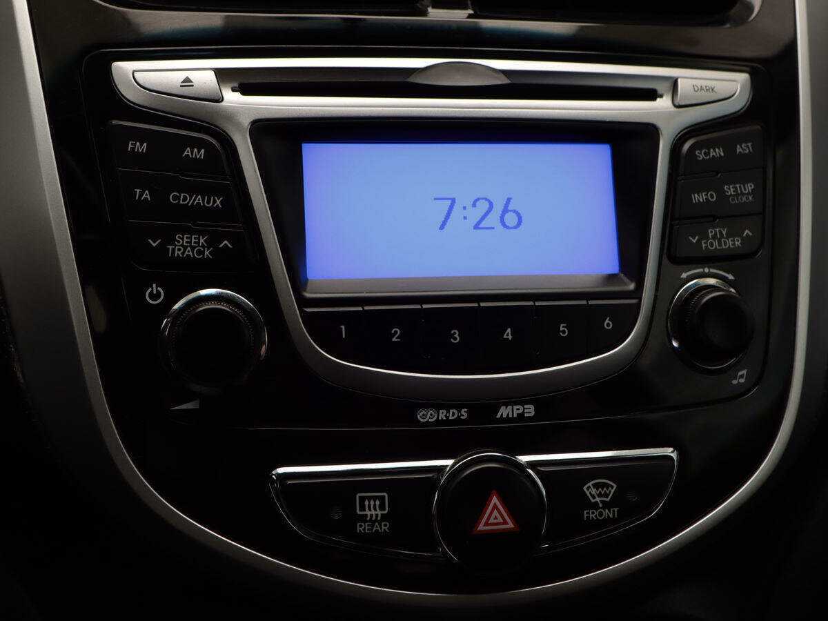 Hyundai Solaris с пробегом — 2013 год. Фото: #15