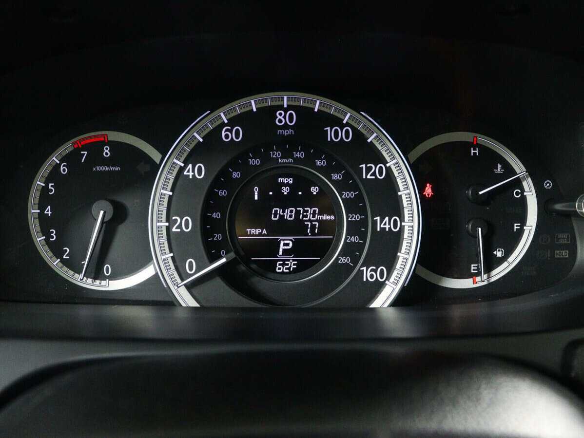 Honda Accord с пробегом — 2012 год. Фото: #9