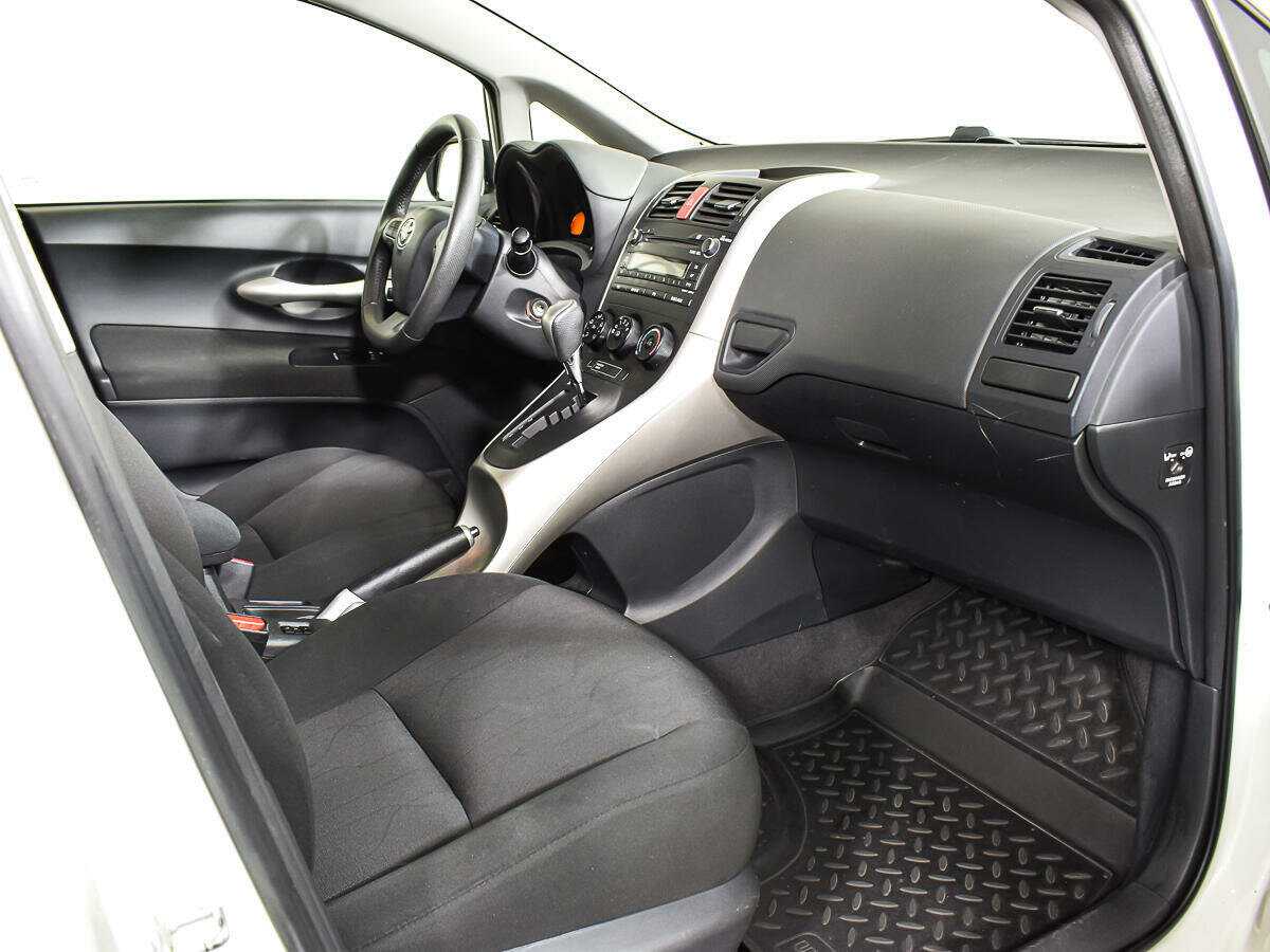 Toyota Auris с пробегом — 2012 год. Фото: #7