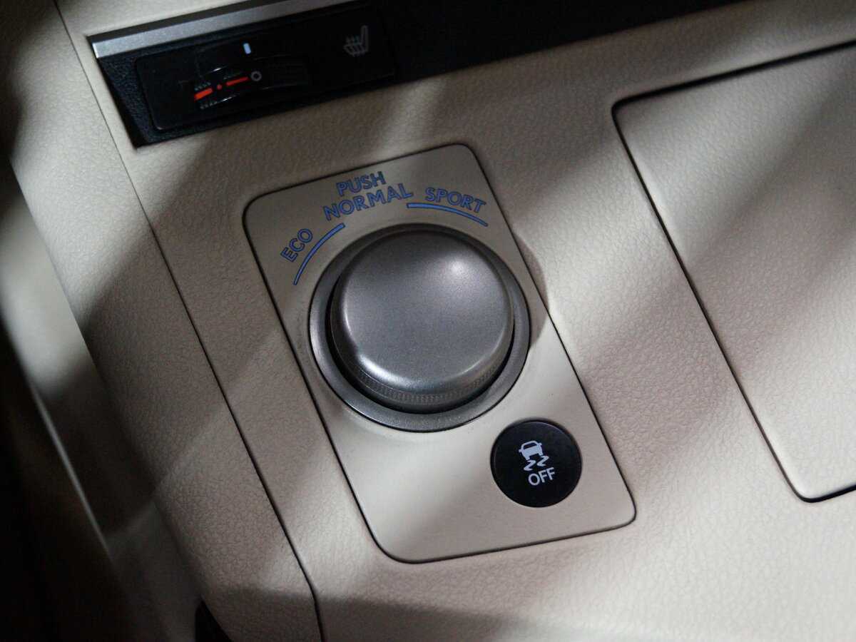 Lexus ES с пробегом — 2012 год. Фото: #18