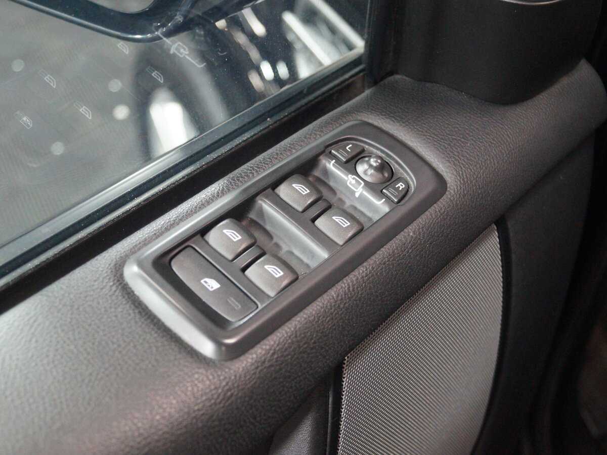 Land Rover Discovery с пробегом — 2015 год. Фото: #14