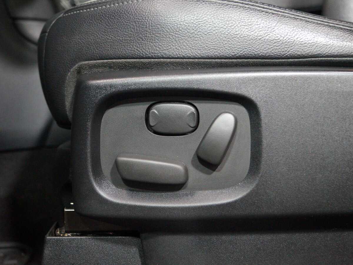 Land Rover Discovery с пробегом — 2015 год. Фото: #16