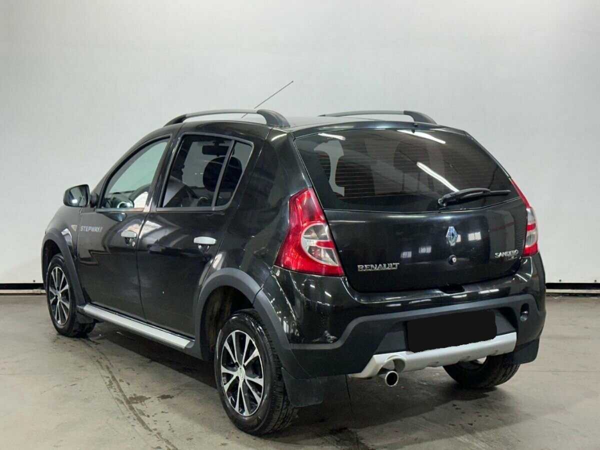 Renault Sandero с пробегом — 2012 год. Фото: #6