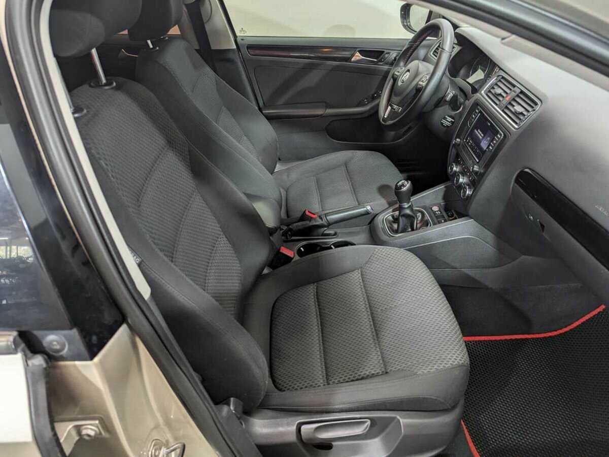 Volkswagen Jetta с пробегом — 2012 год. Фото: #7