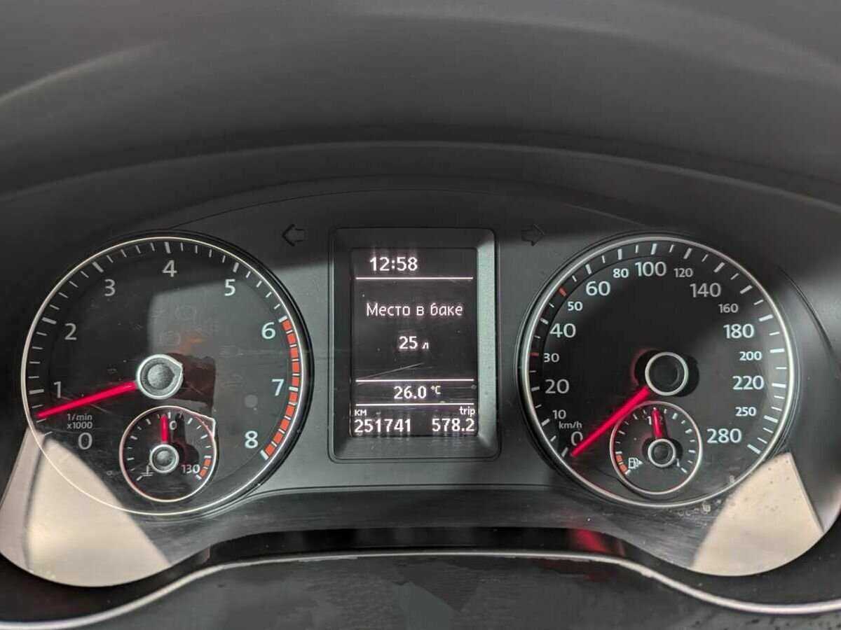 Volkswagen Jetta с пробегом — 2012 год. Фото: #9