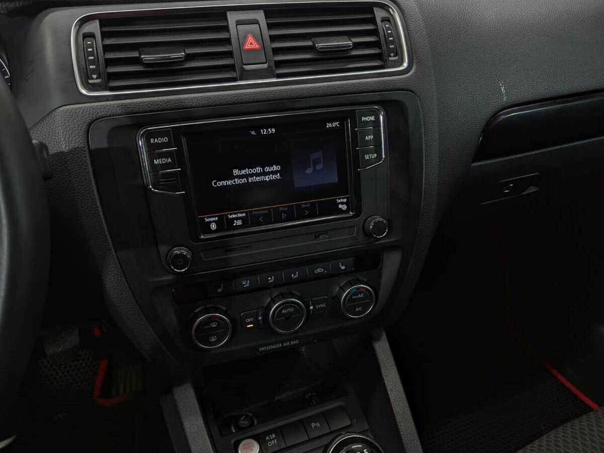 Volkswagen Jetta с пробегом — 2012 год. Фото: #11