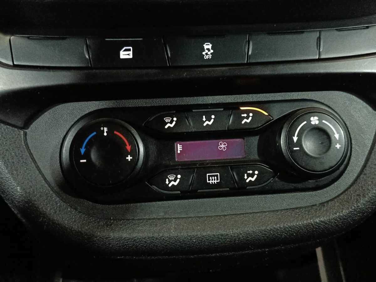 Lada (ВАЗ) Vesta с пробегом — 2016 год. Фото: #13