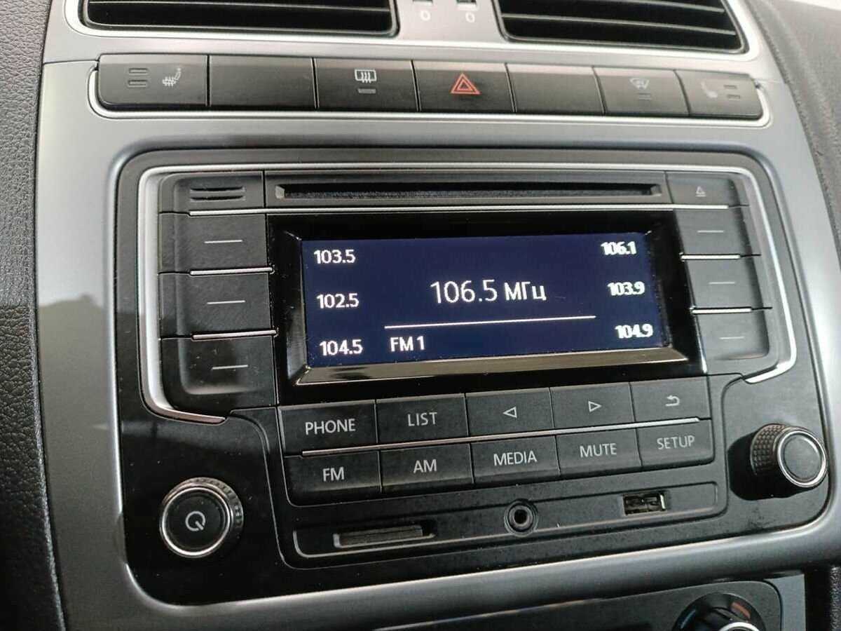 Volkswagen Polo с пробегом — 2016 год. Фото: #12