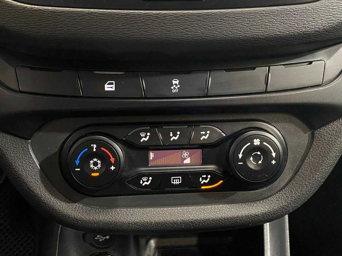 Lada (ВАЗ) Vesta с пробегом — 2016 год. Фото: #13