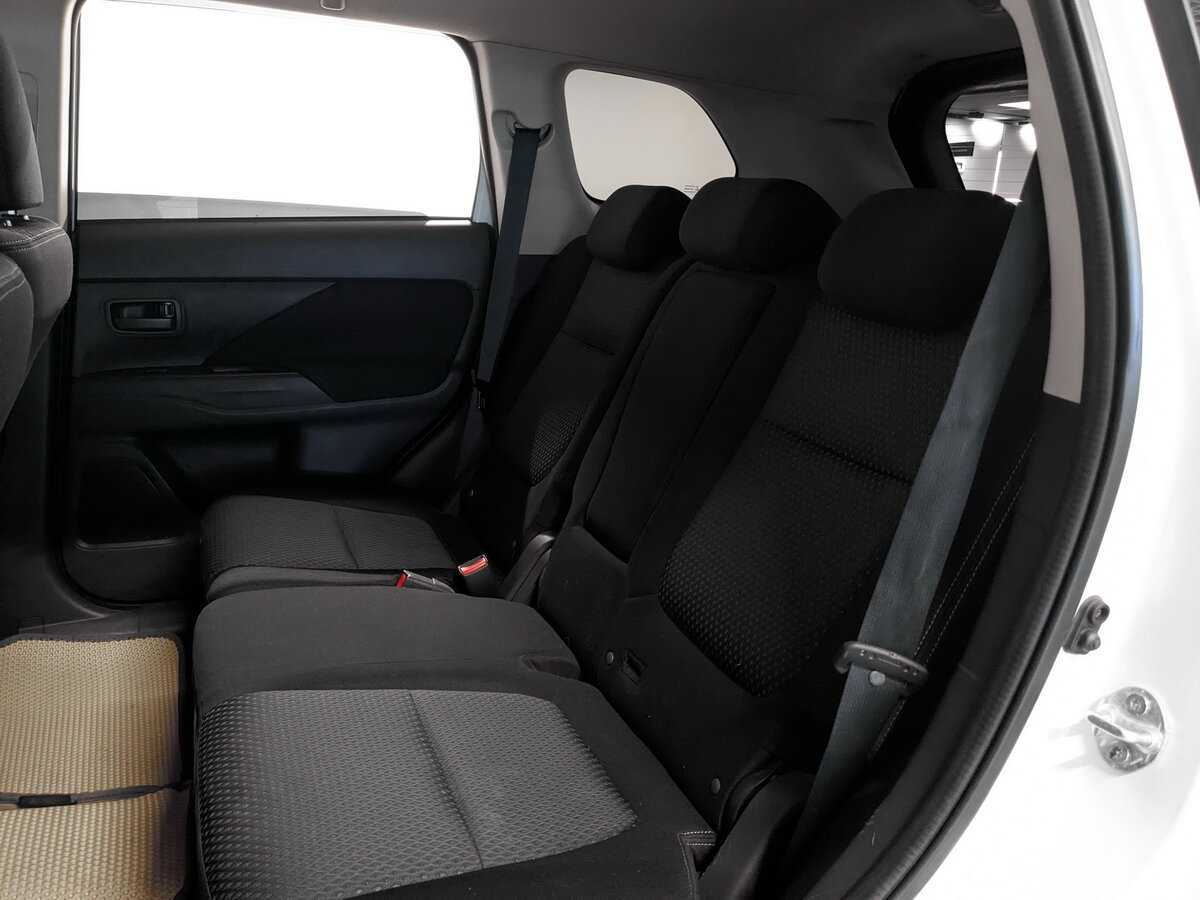 Mitsubishi Outlander с пробегом — 2017 год. Фото: #9