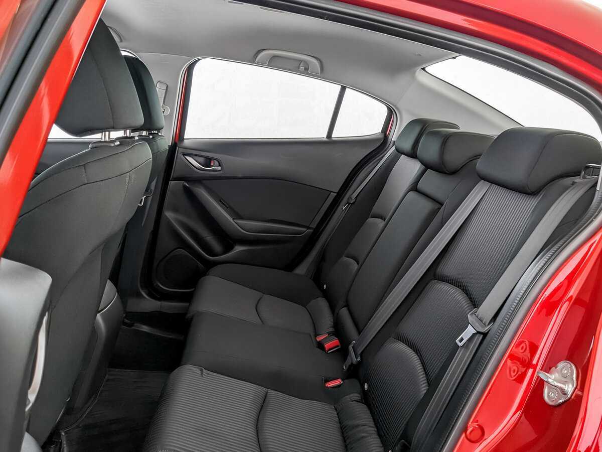 Mazda 3 с пробегом — 2015 год. Фото: #9