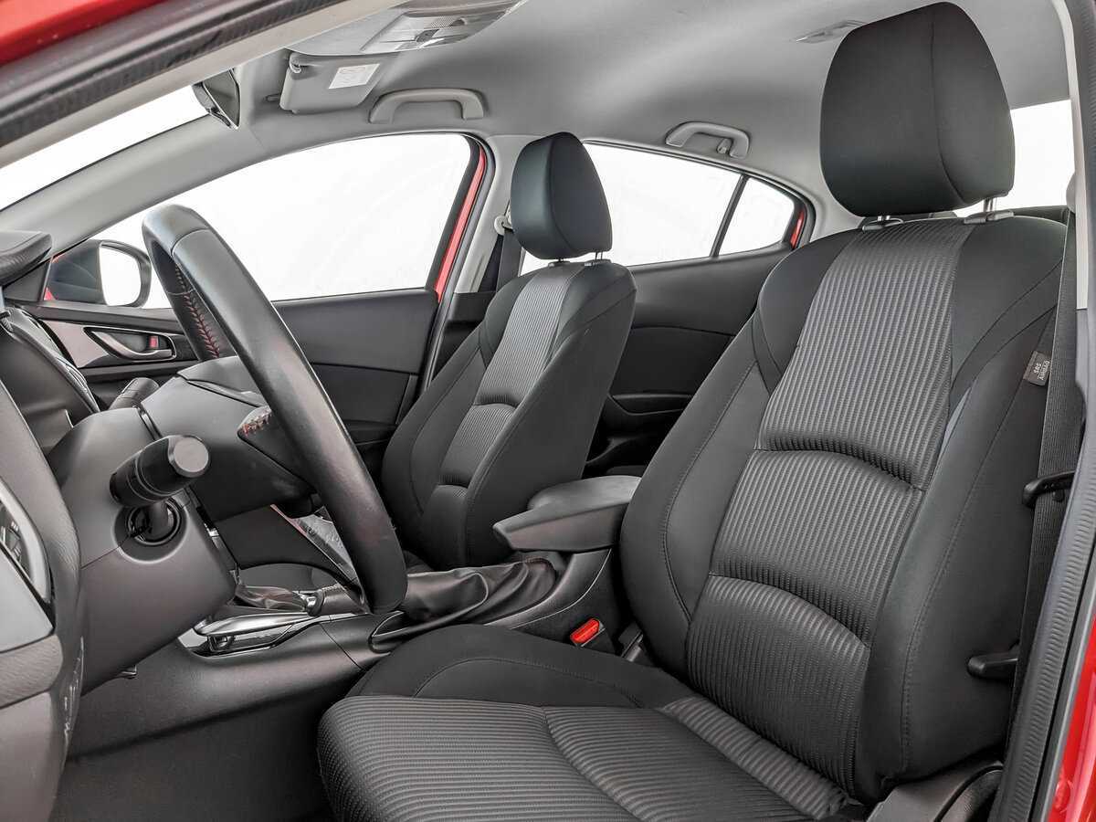 Mazda 3 с пробегом — 2015 год. Фото: #15