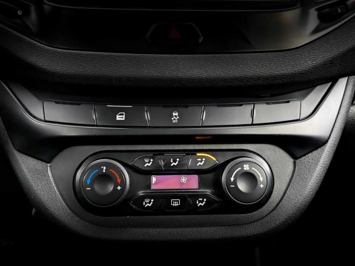 Lada (ВАЗ) Vesta с пробегом — 2019 год. Фото: #12