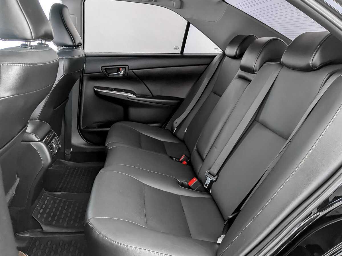 Toyota Camry с пробегом — 2016 год. Фото: #9