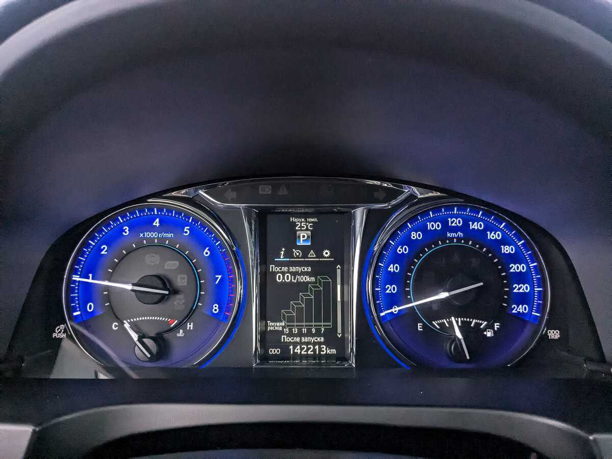 Toyota Camry с пробегом — 2016 год. Фото: #11