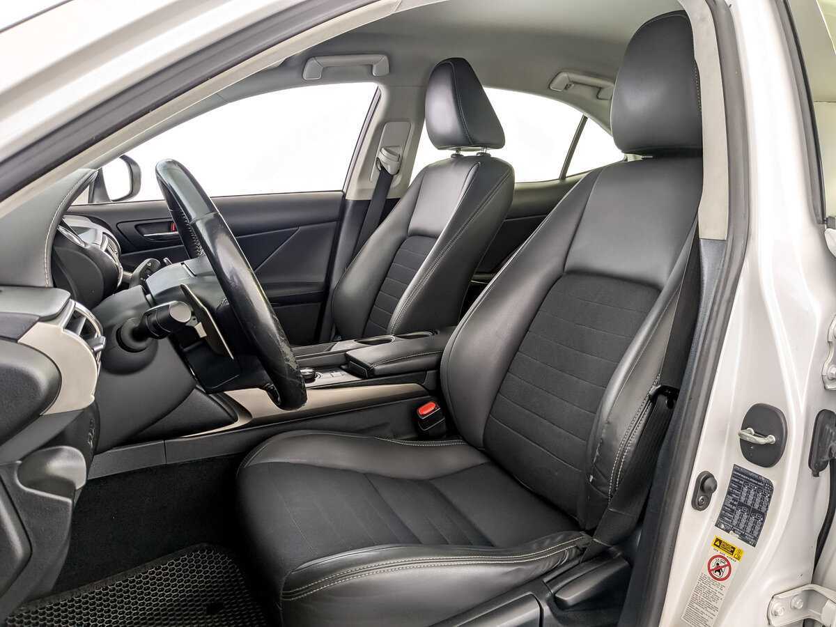 Lexus IS с пробегом — 2014 год. Фото: #15