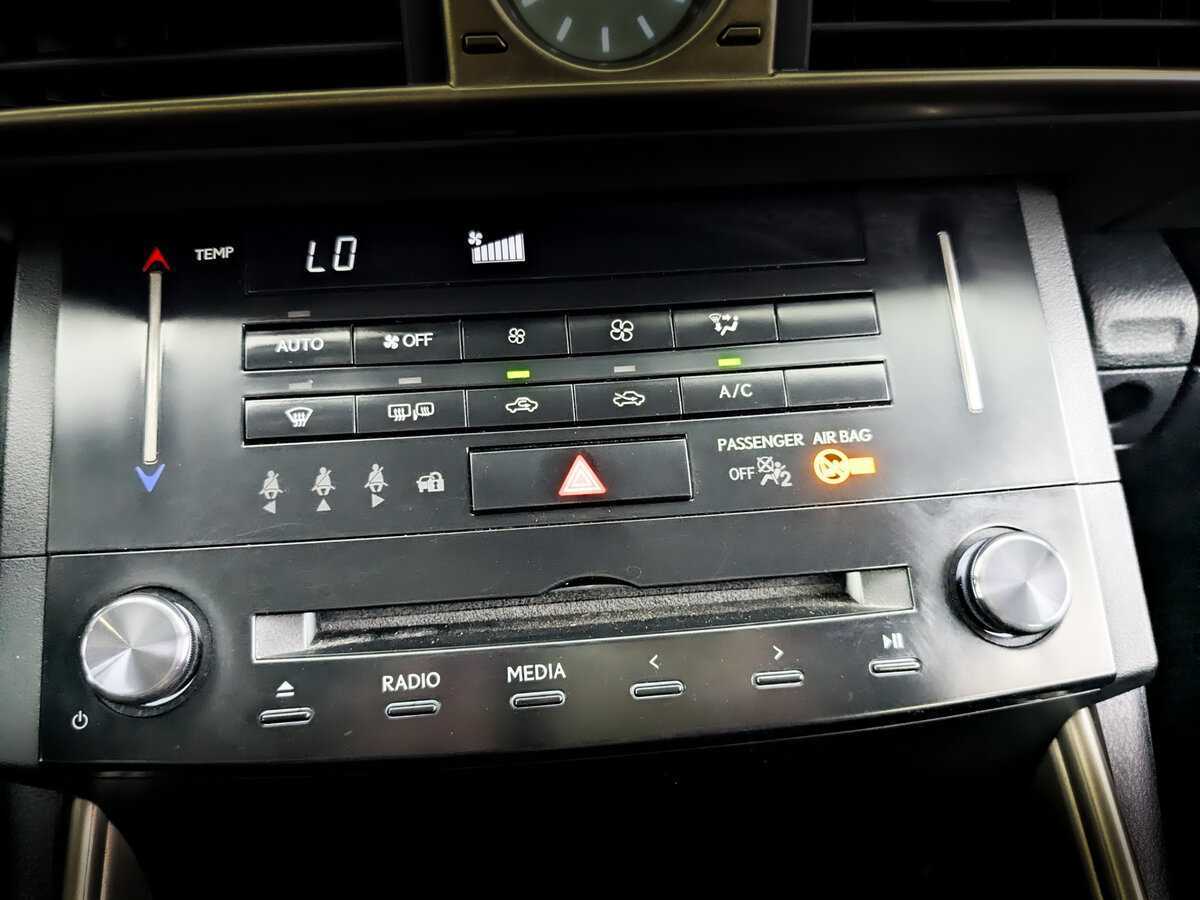 Lexus IS с пробегом — 2014 год. Фото: #22