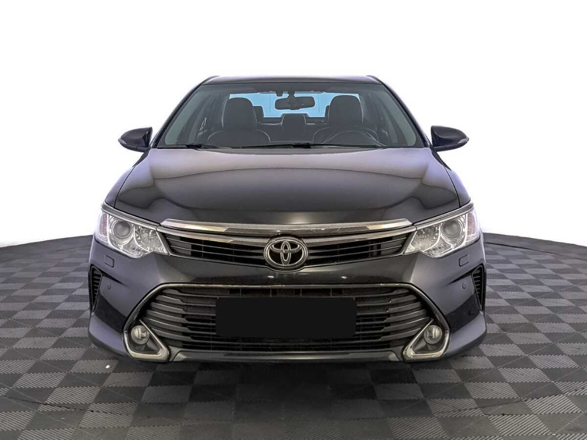 Toyota Camry с пробегом — 2017 год. Фото: #1