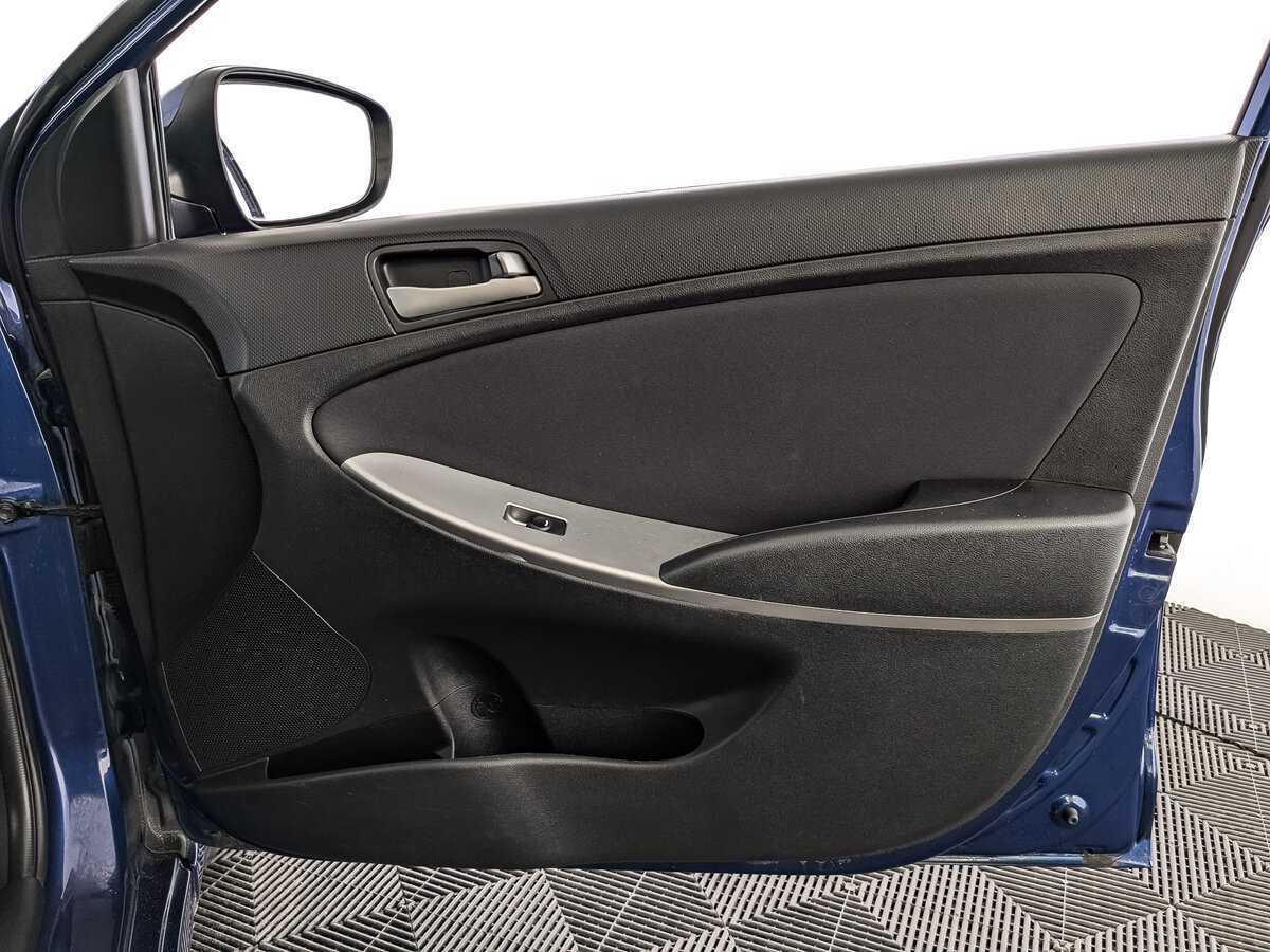 Hyundai Solaris с пробегом — 2015 год. Фото: #19